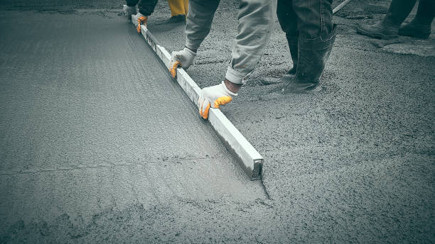 Best Concrete Driveway Installation  in Edina, MO